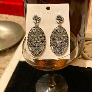 5for15 New rose drop earrings - silver tone